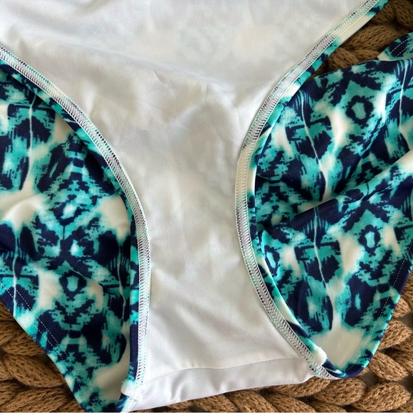 Victoria’s Secret Bikini Bottoms - Picture 5 of 5